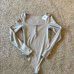 American Eagle Outfitters Gray Fitted Buttoned Bodysuit